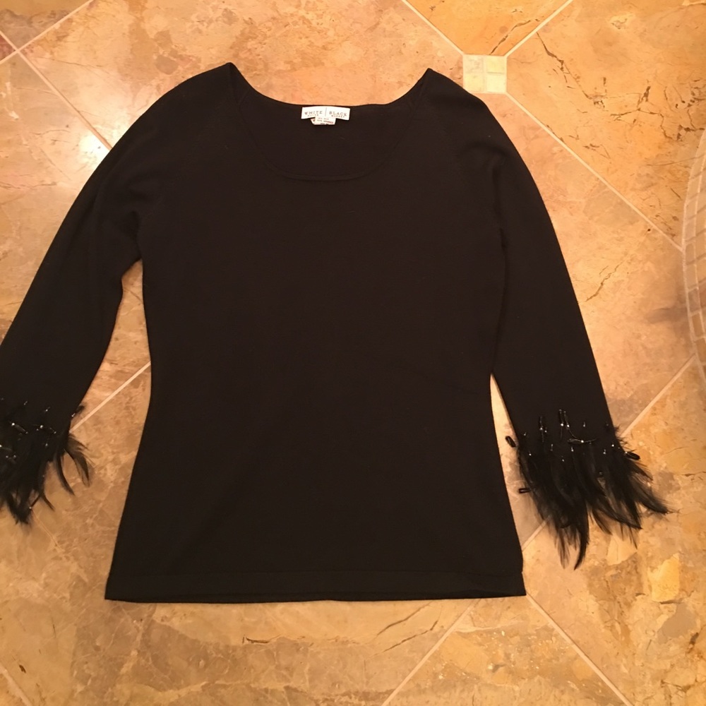 💕💕NWOT BLACK WH/BM FEATHER SLEEVE TOP💕💕