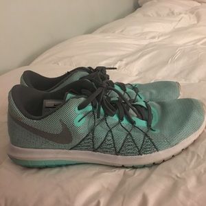 Nike flex sneakers