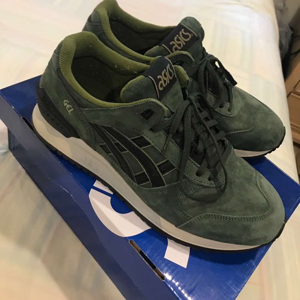 Asics Gels size 9 forest green.