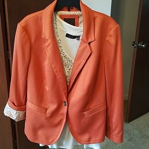 Beautiful 3/4 Sleeve cropped blazer