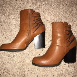 NWOT Chestnut Booties