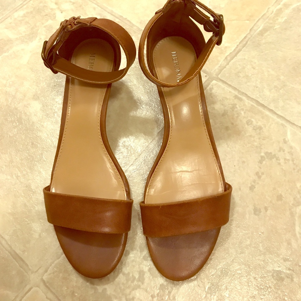 Size 9 wedge sandals