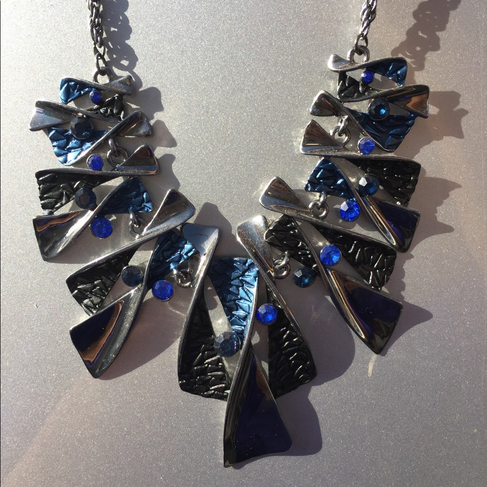 Necklace and earrings set
