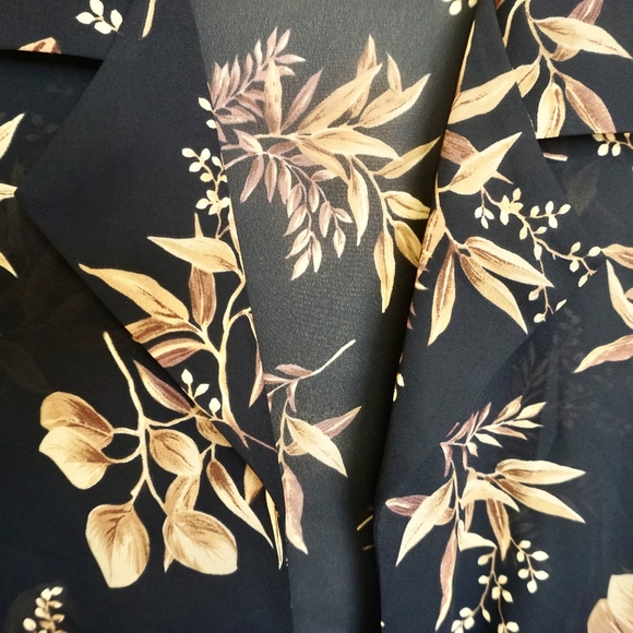 Vintage Floral Print Crop Top - Picture 5 of 8