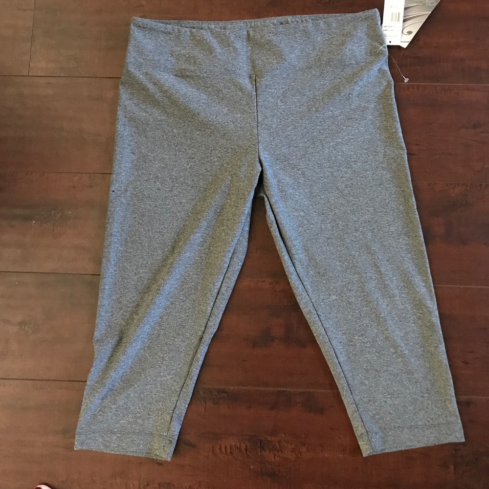 NWT Weekend by Marika Heather Grey Capri Fitness