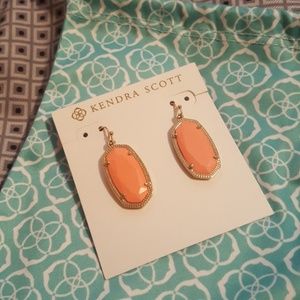 Elle gold earrings in CORAL