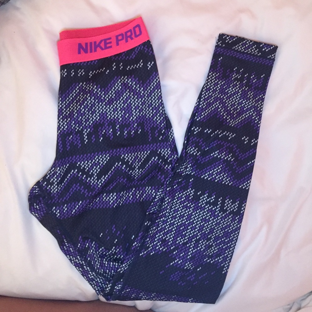 Nike pro leggings size Medium