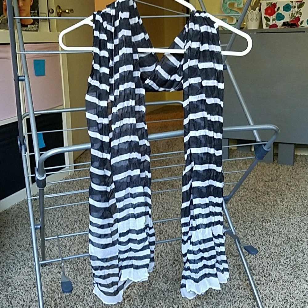 Black and white striped fashion scarf