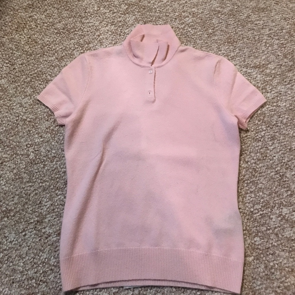 Soft pink 100% cashmere short sleeved sweater.