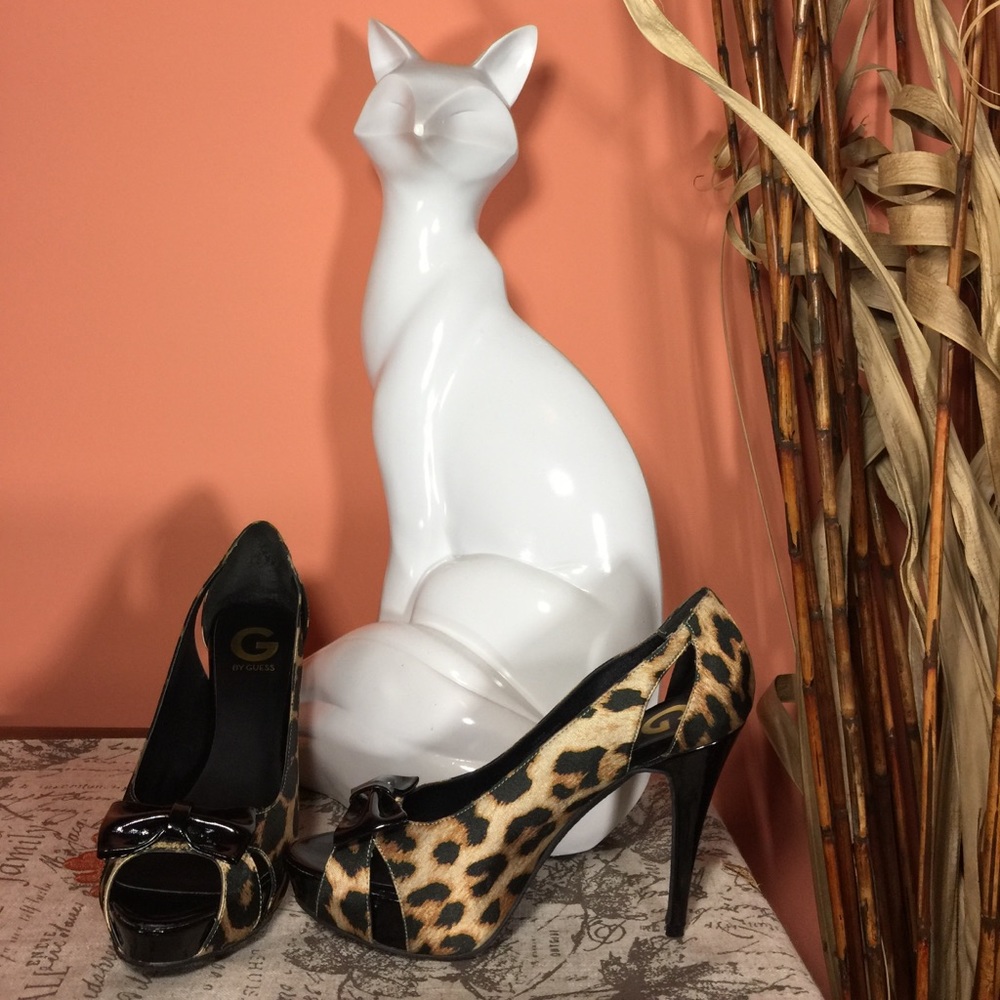 Animal print shoe by Guess