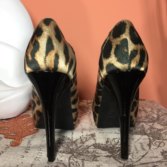 Animal print shoe by Guess - Picture 3 of 8