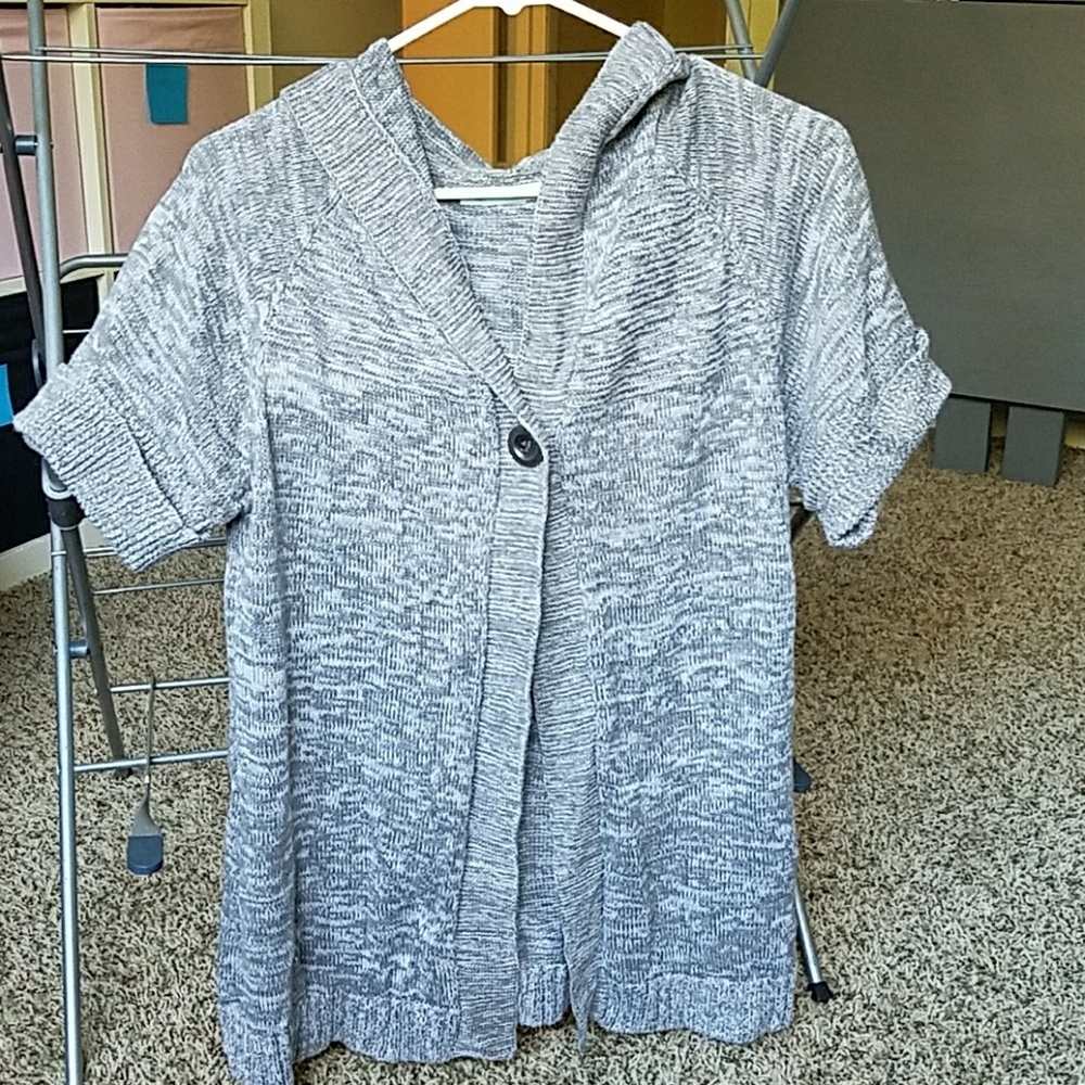 Short sleeve hooded over sweater