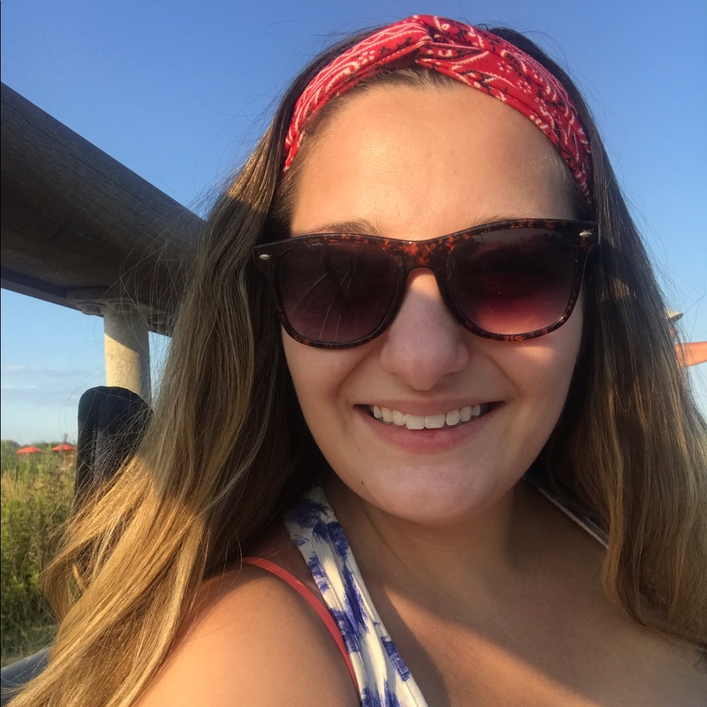 Meet your Posher, Danielle