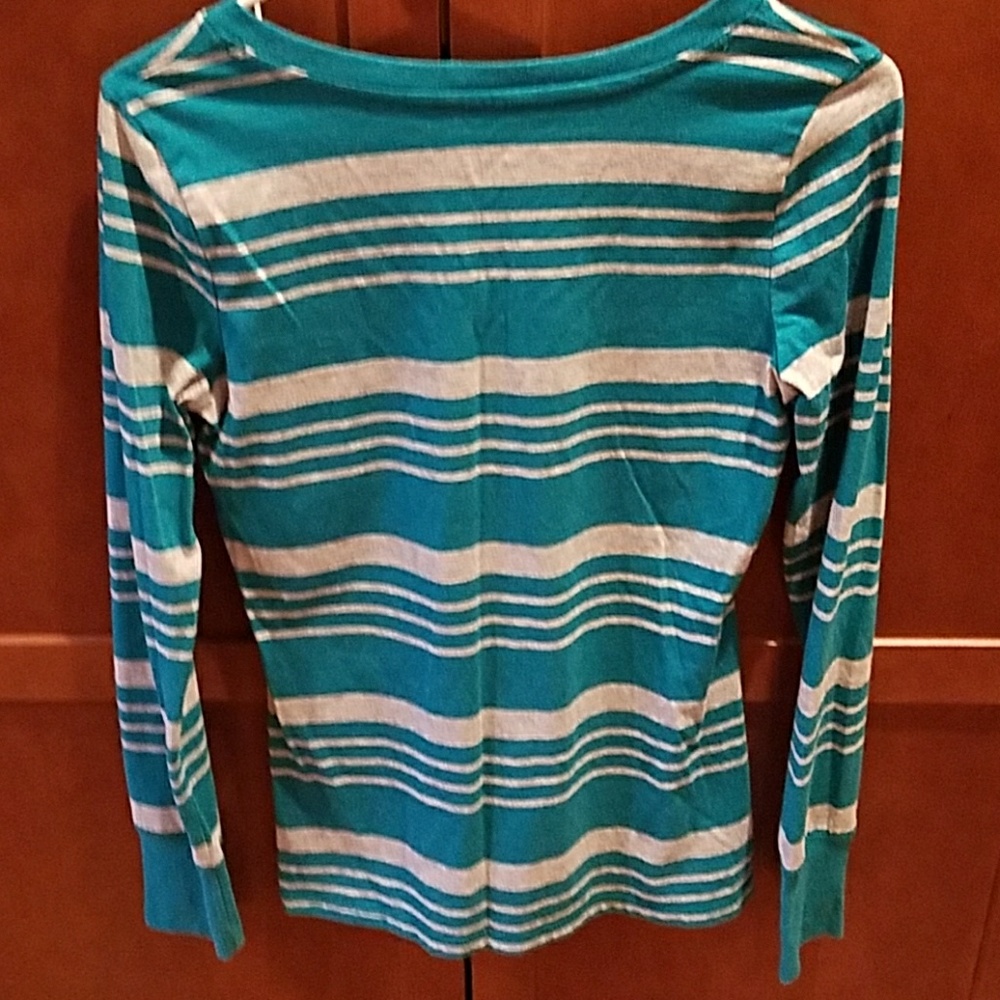 V-Neck LS Tee - Picture 2 of 4