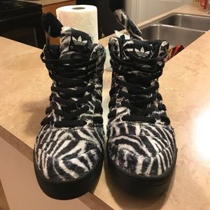 Adidas Original "JEREMY SCOTT" zebra with tail