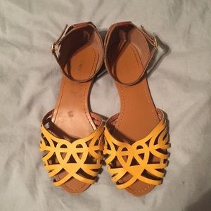 DOLLHOUSE • Ankle-strap flat sandals