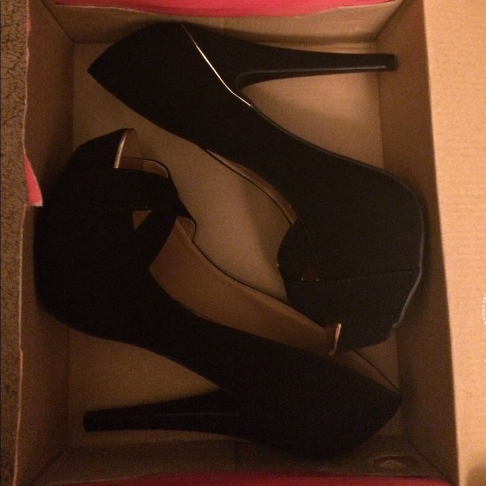 BRAND NEW NEVER WARN! black charlotte russe heels