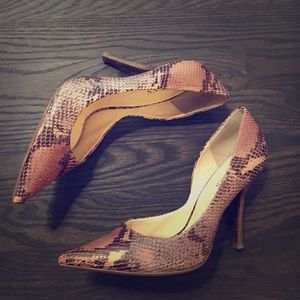 Guess snakeskin pumps
