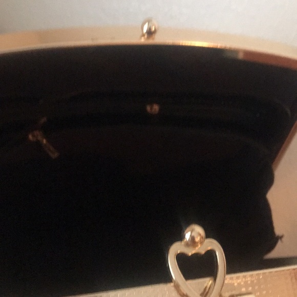 OBAMA Handbag 🦋💜👛 NWT Classy,  Stylish - Picture 5 of 5