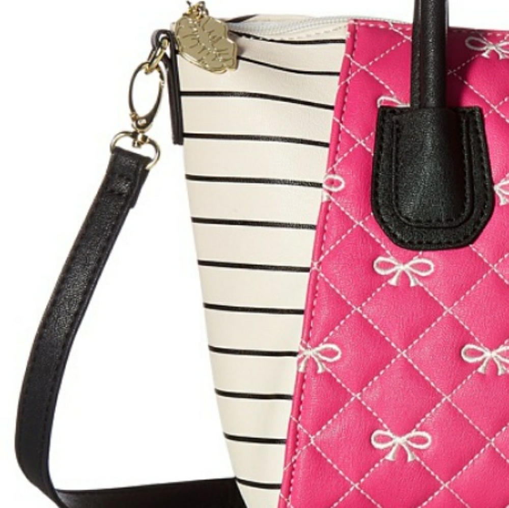 🎊FLASH SALE!🎊NWT-Betsey Johnson Giyaa Satchel - Picture 8 of 8