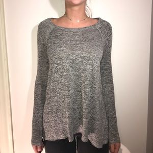 gray long-sleeved t-shirt