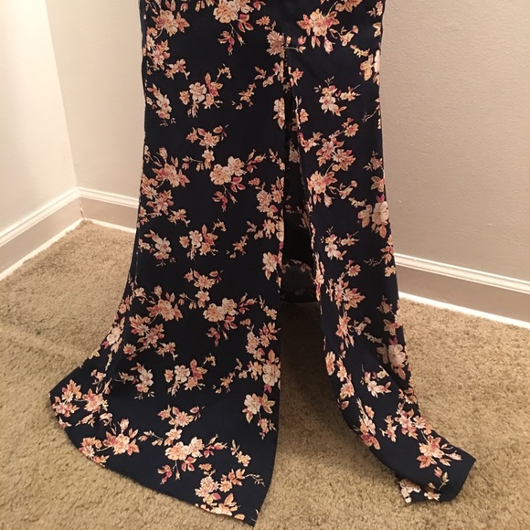 NWT Cals Floral Navy Maxi Dress Open Back MEDIUM - Picture 4 of 8