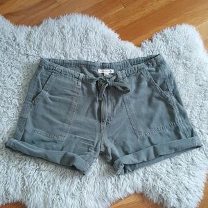 Sundry Army Shorts sz 0 (small/medium)