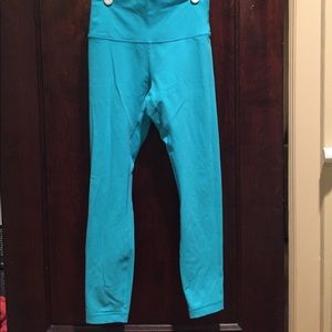 Lululemon 7/8 cropped pants Size 6