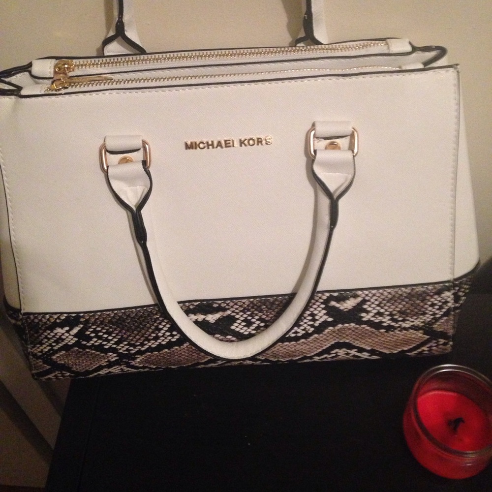 MK Micheal Kors Purse