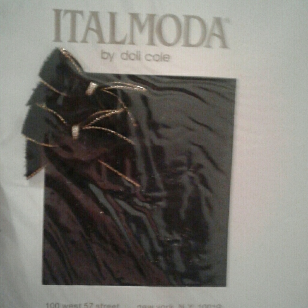 Italmoda hosiery medium 110-135 pounds