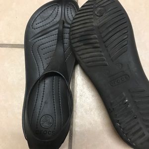 Croc flip flops-black