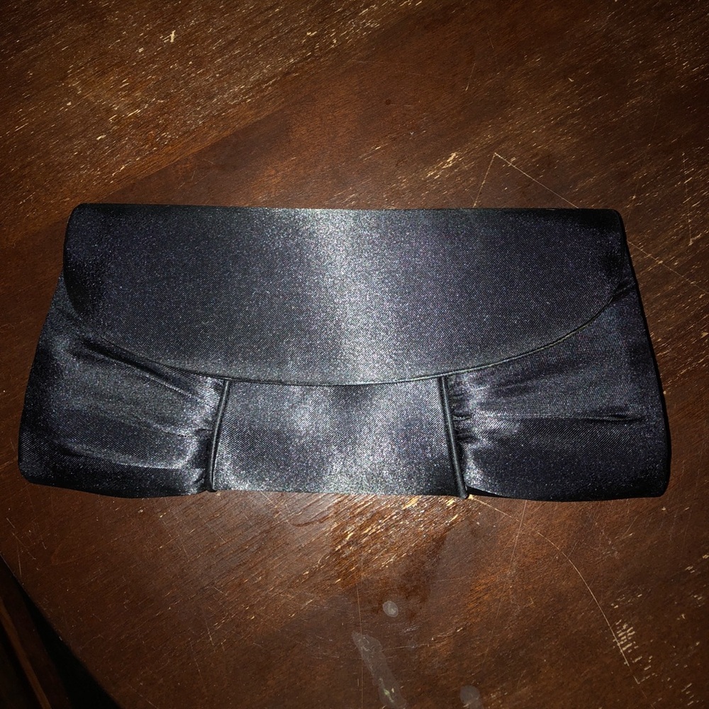 Black clutch