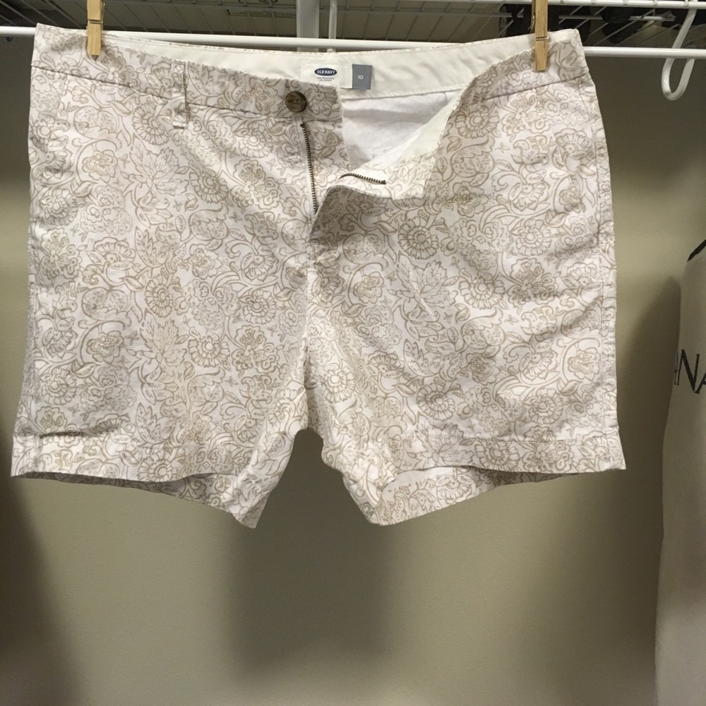 Old Navy Shorts tan and white