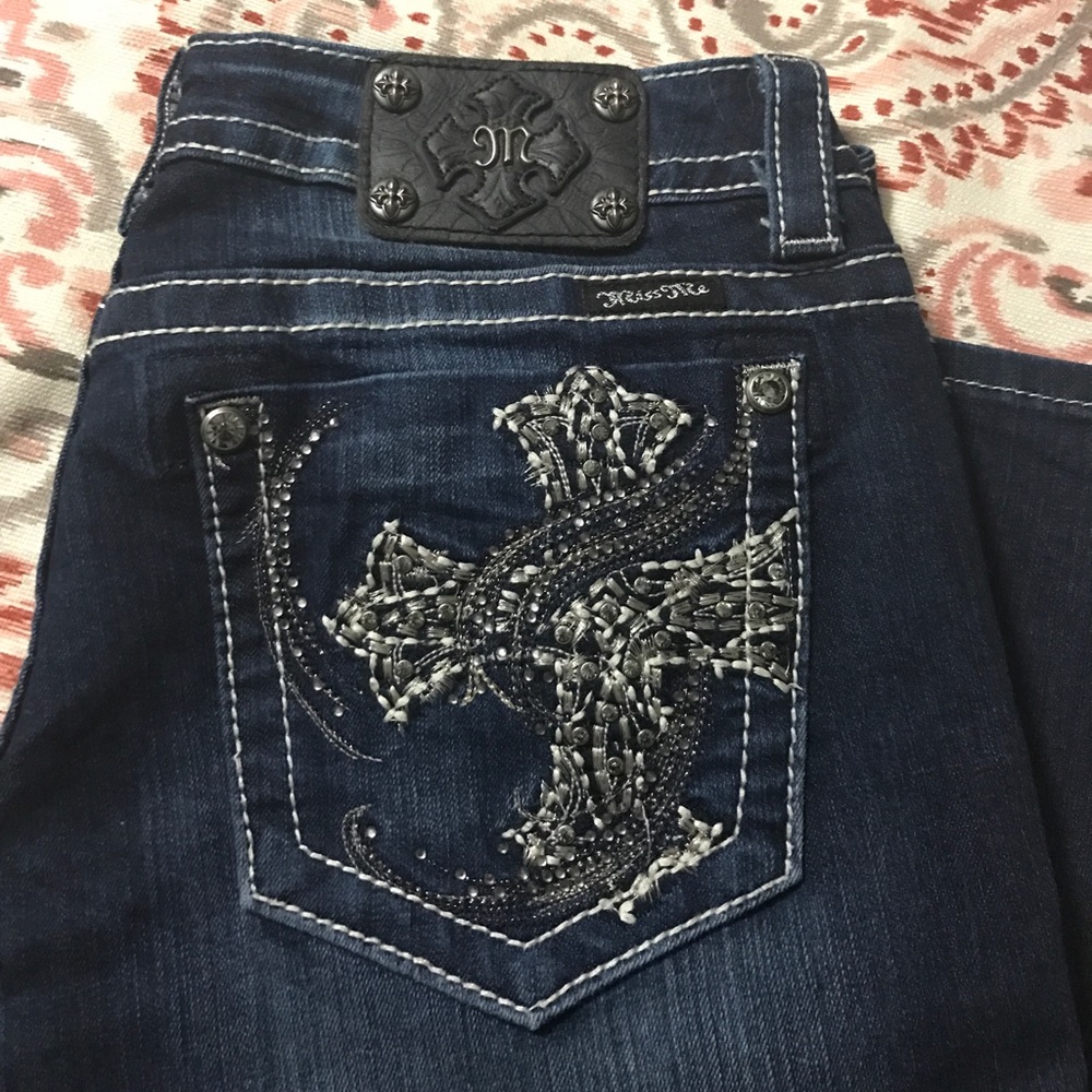 Miss Me Capri with Cross Embellishment