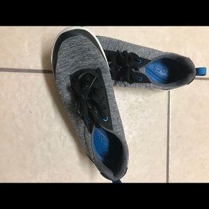 Comfortable Croc tennis shoes