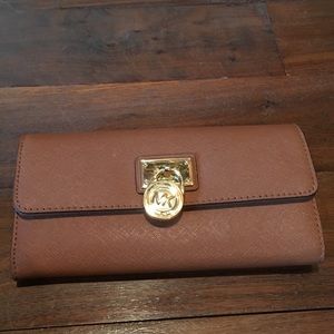 Michael Kors Hamilton Flap Bi-fold wallet