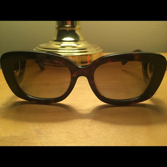 Prada sunglasses - Picture 1 of 4