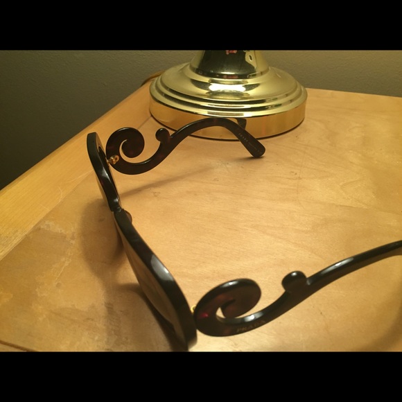 Prada sunglasses - Picture 2 of 4