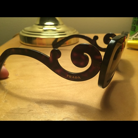 Prada sunglasses - Picture 4 of 4