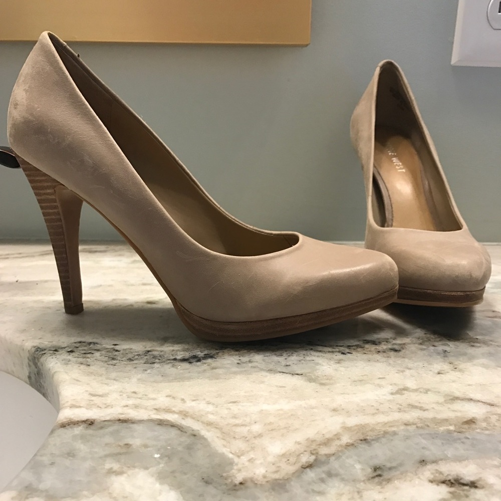 Nine West neutral tan heels