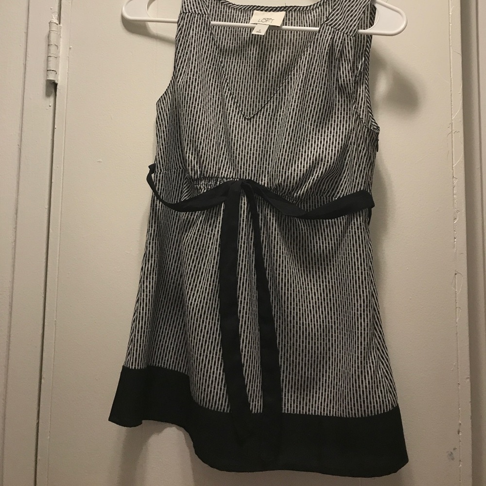 Black and white v- neck tank top