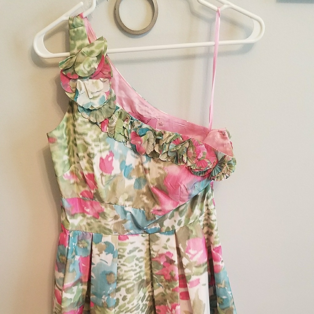 One shoulder dress