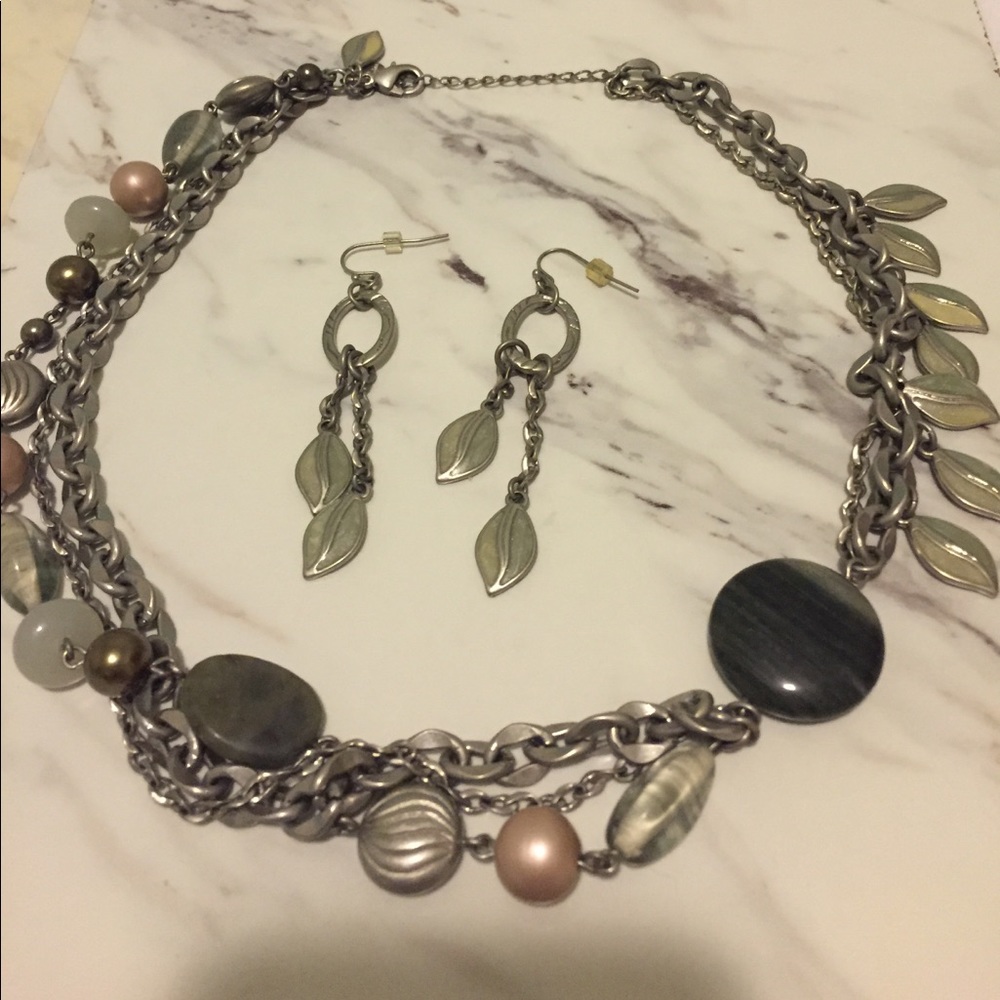 ✨Sale✨Lia Sophia necklace and earring set