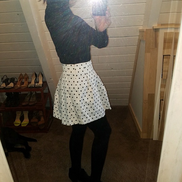 Banana Republic Dresses & Skirts - Banana Republic skirt with black diamond print