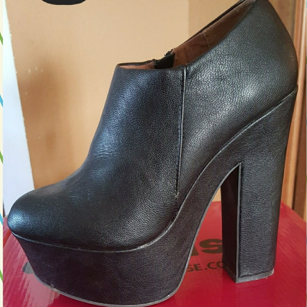 Platform black heels