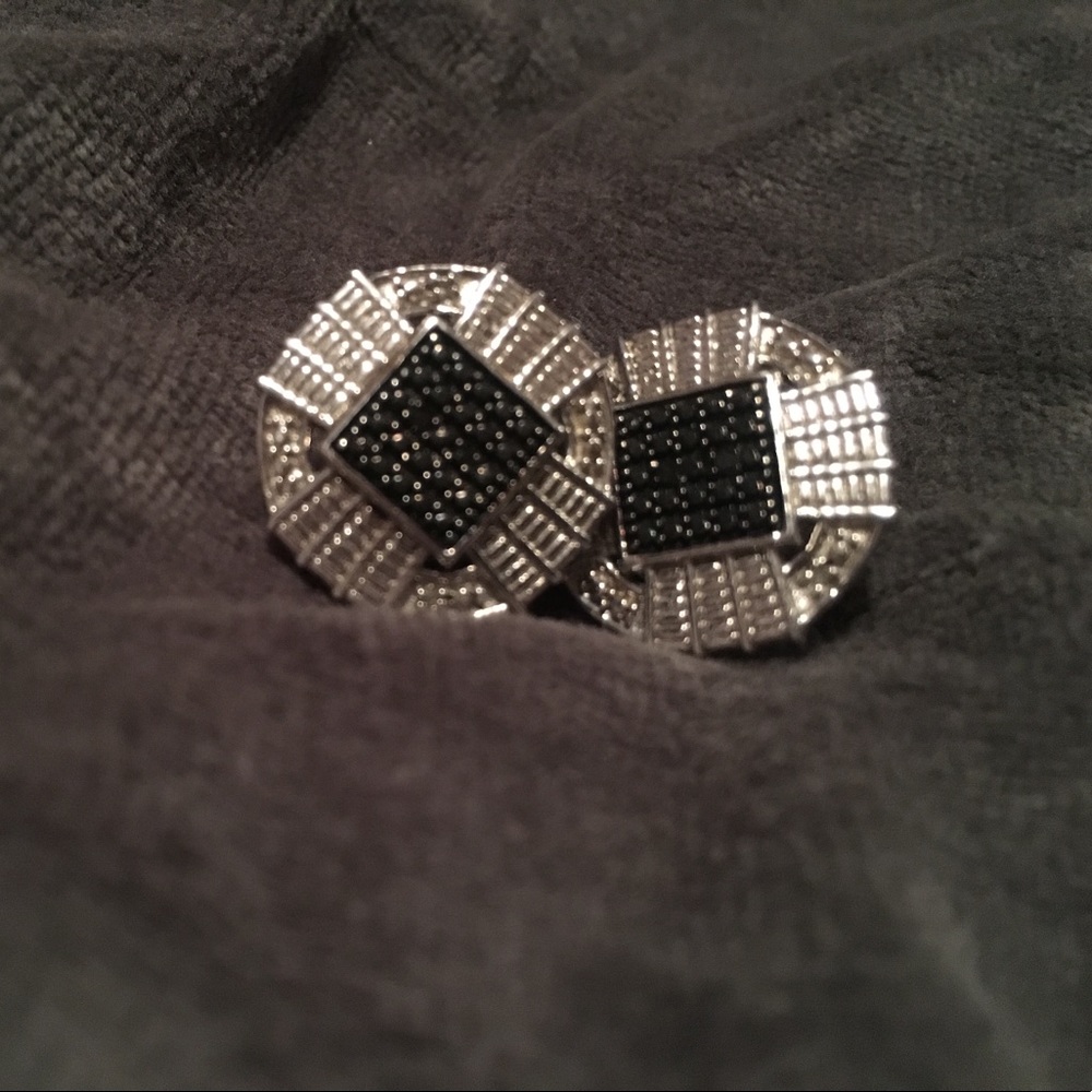 Diamond Octagonal button earrings. - Picture 4 of 4