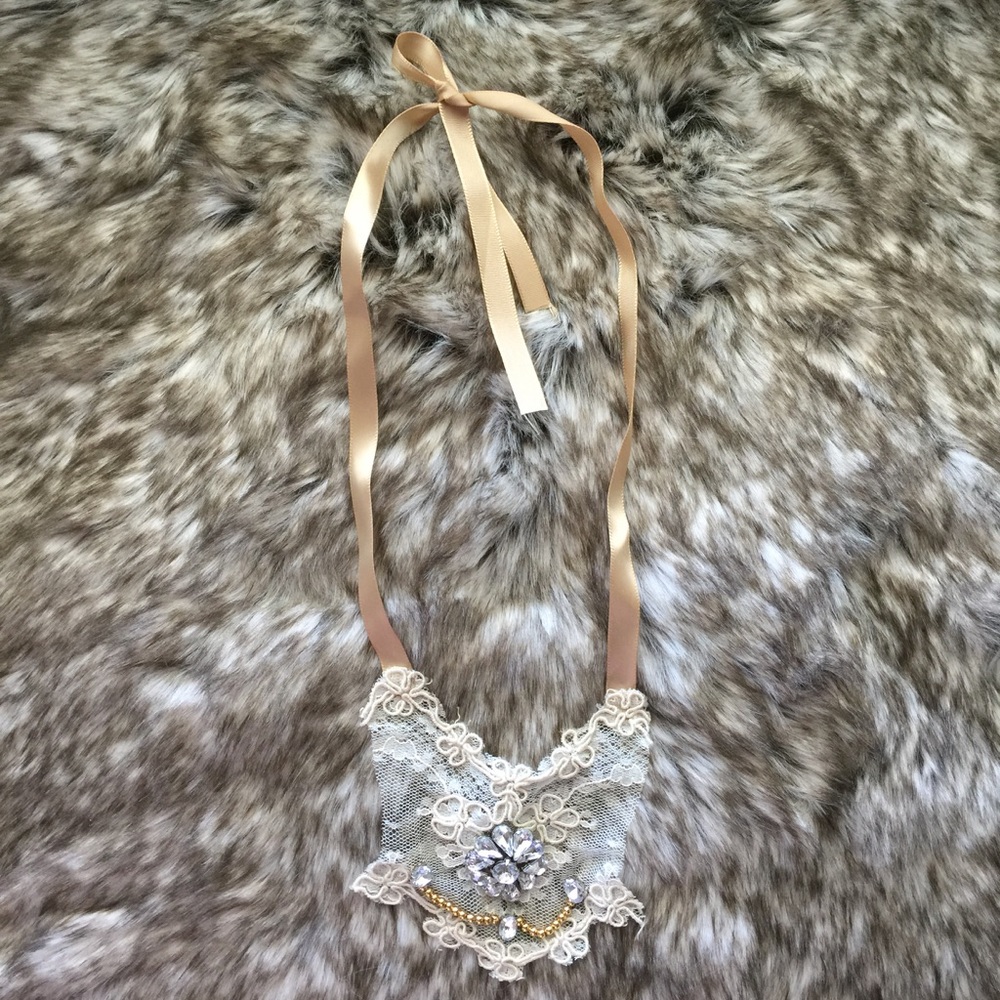 Holiday party 1920’s lace bib