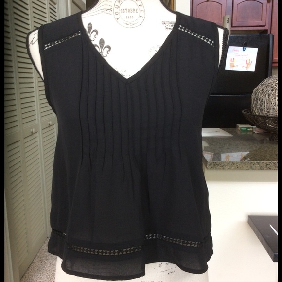 🤗 Black Crop Tank 🤗 - Picture 1 of 6