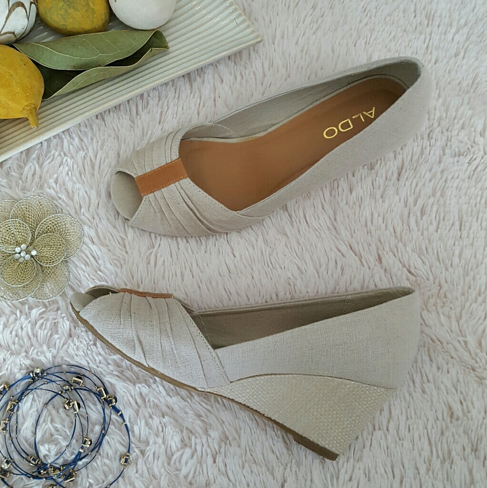 **Peep-toe Wedges**