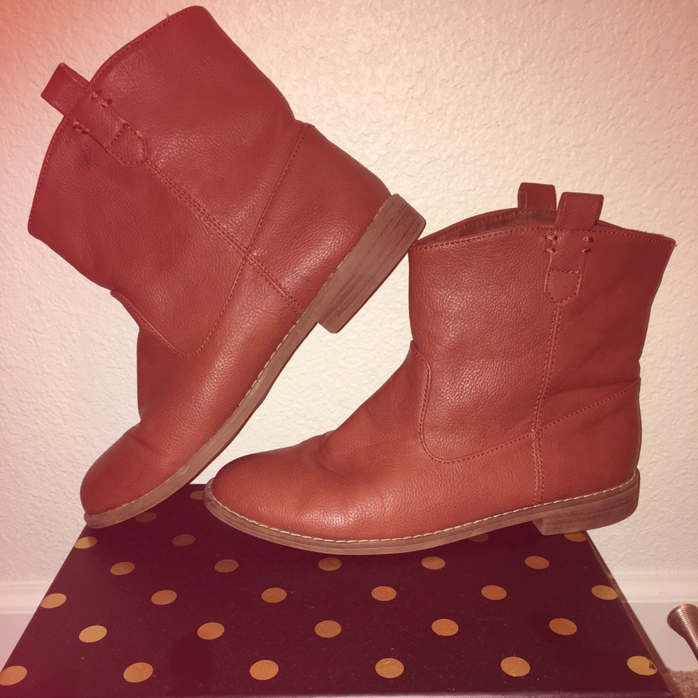 Stylish fall pull on ankle booties 🎃